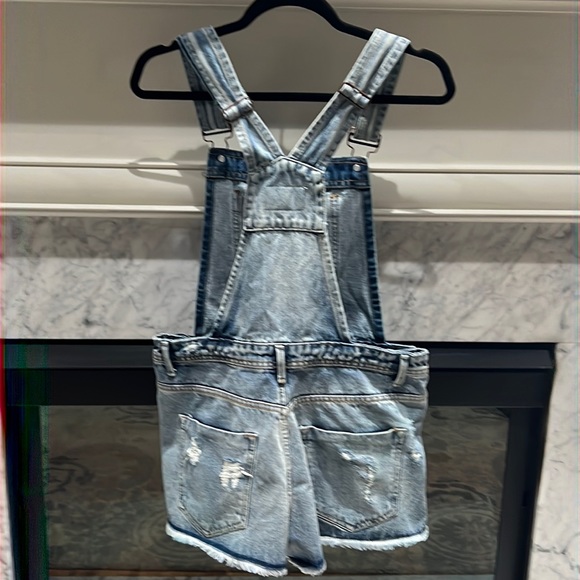Forever 21 Overall Jean Shorts with Frays at Bottom Size 29 - Picture 2 of 13